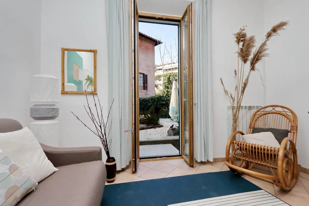 Giardino nel cuore di Roma Italia