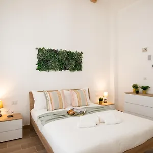 Isonzo House , Bari Italia